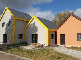 Construction d'un local d'urgence, de 3 logements et une bibliothèque